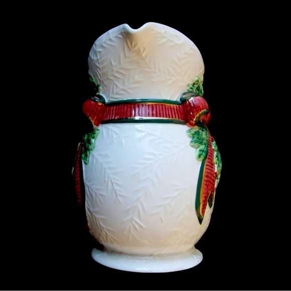 Vintage Inspirado ‘Deck the Holly’ Holiday Pitcher Christmas Holly & Bow design - Picture 3 of 12